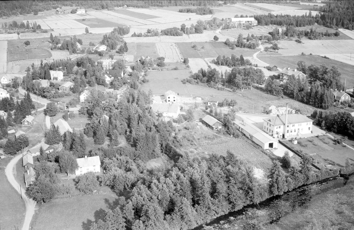 Flygfoto över Skärplinge, Österlövsta socken, Uppland 1955