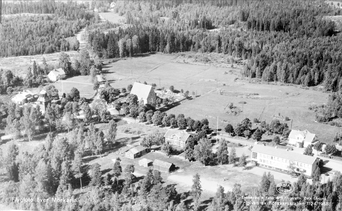 Flygfoto över Morkarla, Morkarla socken, Uppland 1958