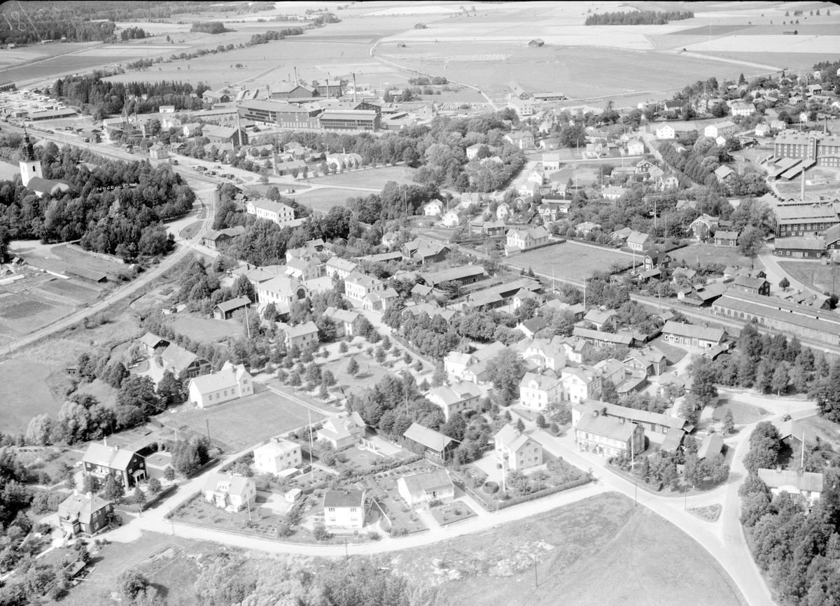 Flygfoto över Heby, Västerlövsta socken, Uppland 1950