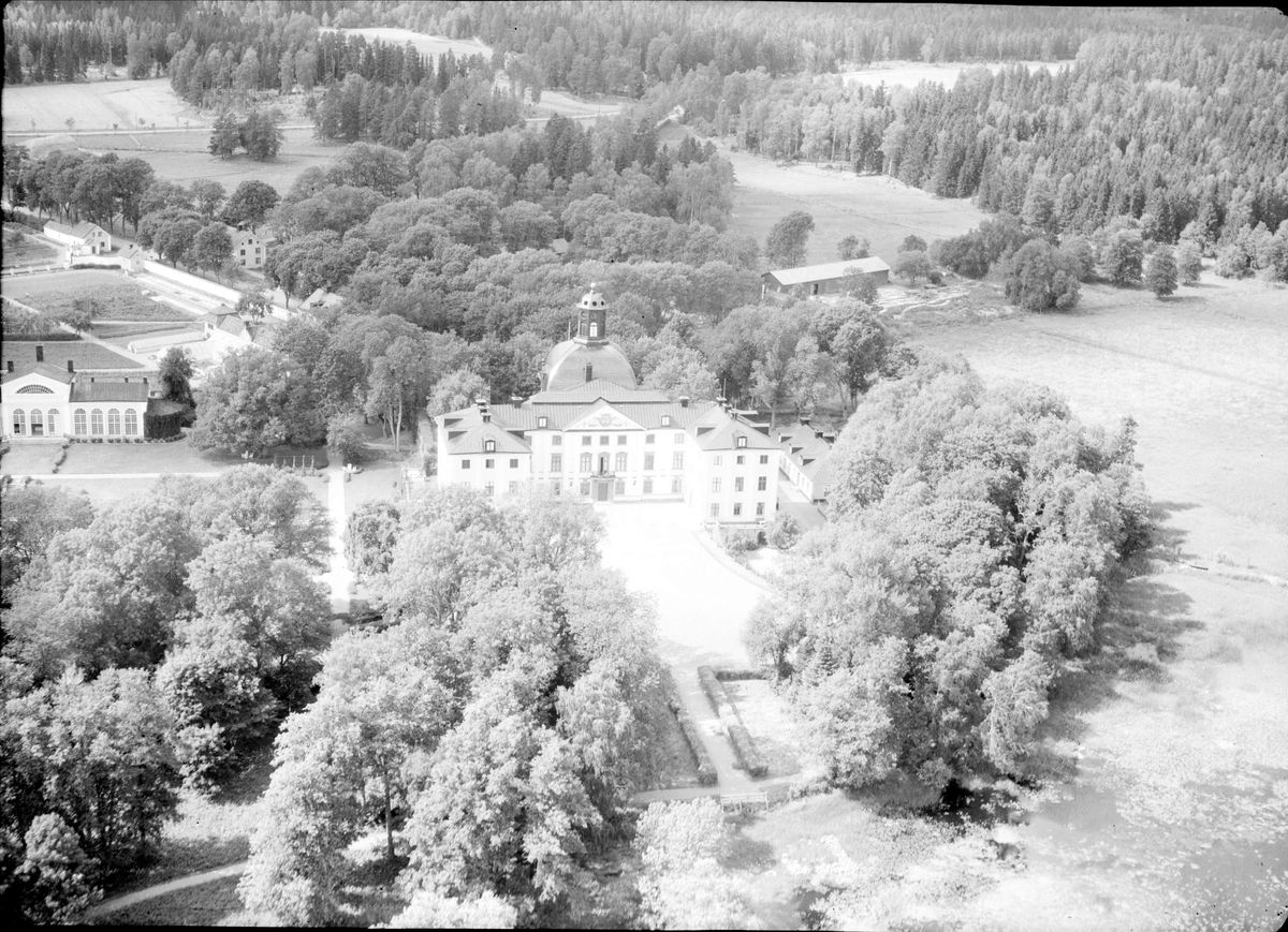 Flygfoto över Örbyhus slott, Vendels socken, Uppland 1947
