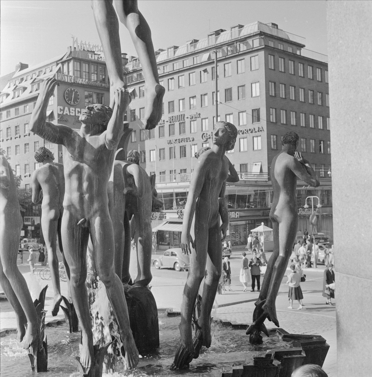 Statyn Orfeusgruppen av Carl Milles på Hötorget i Stockholm