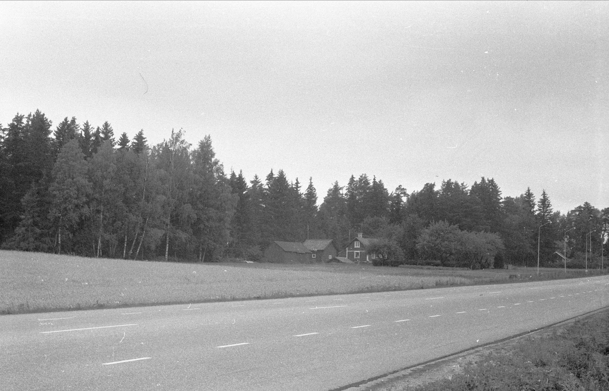 Vy över Karlberg, Lytta, Bälinge socken, Uppland 1976