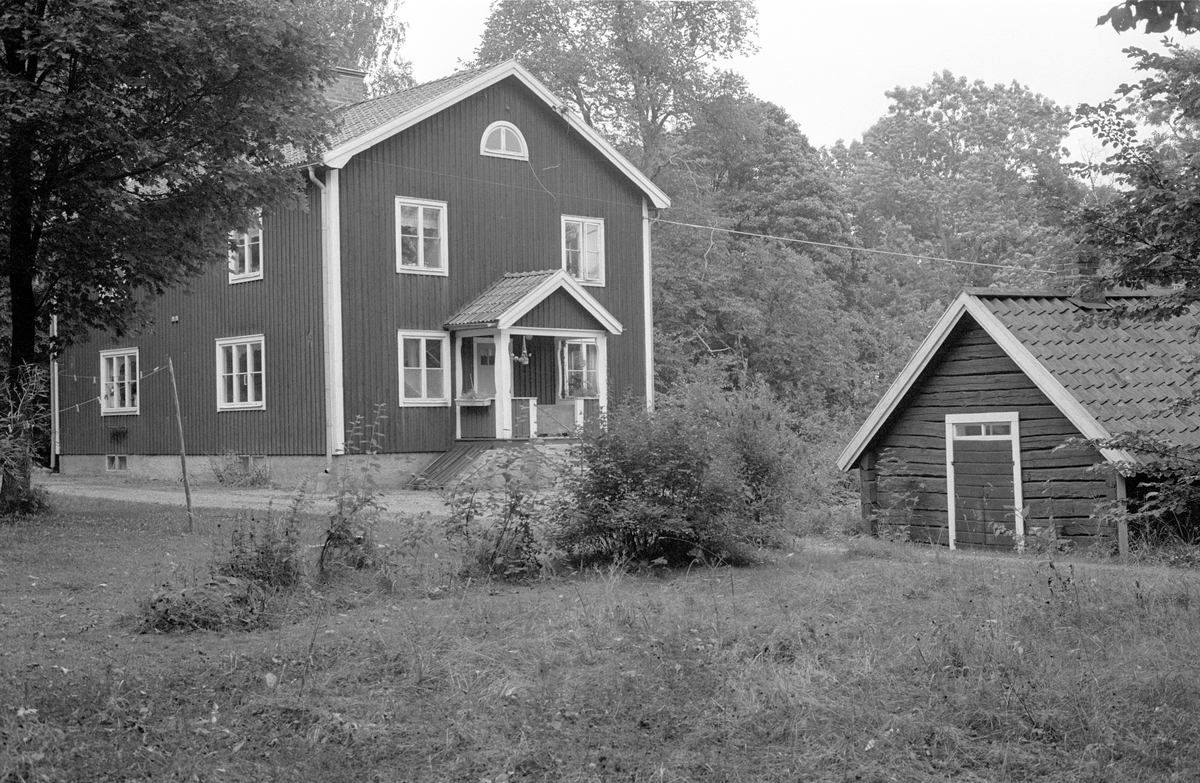 Bostadshus och källarbod, Marielunds gård, Marielund, Funbo socken, Uppland 1982