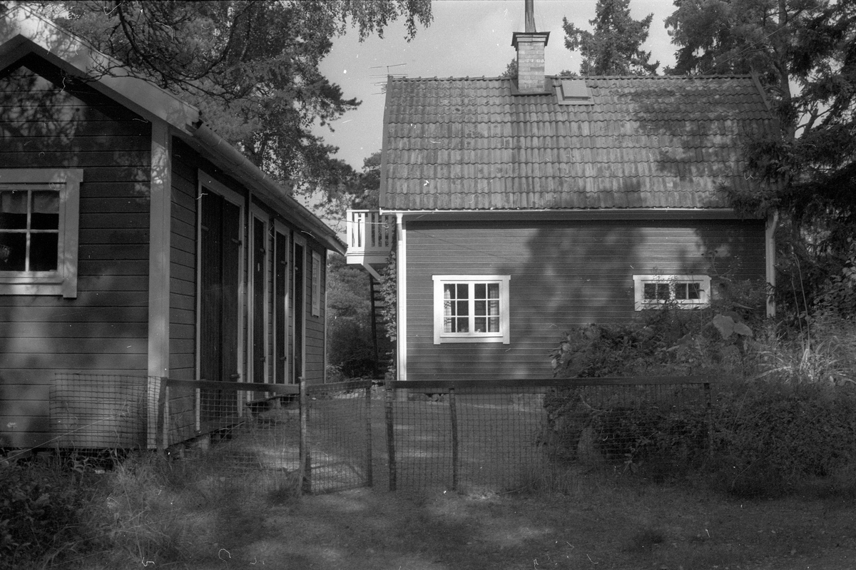 Uthus och bostadshus, Marielund, Funbo socken, Uppland 1982