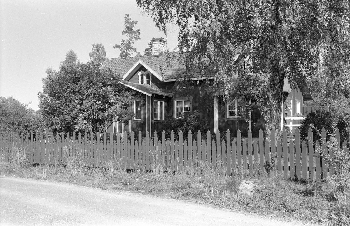 Bostadshus, Bred, Funbo socken, Uppland 1982