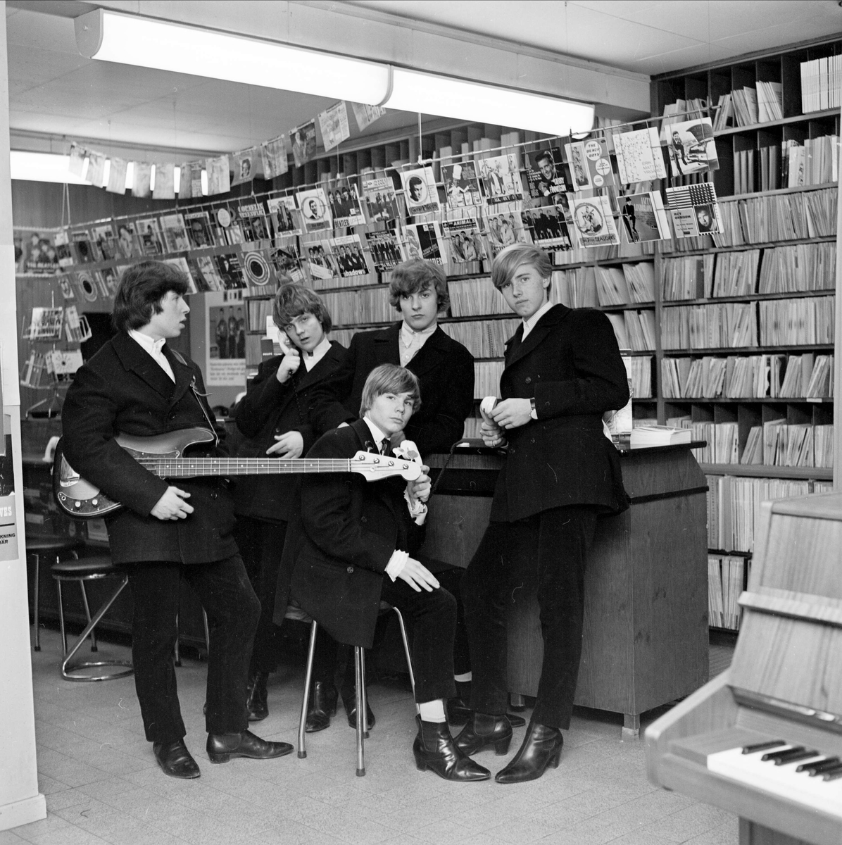 Musikgruppen The Nashmen hos Rulfs Musikhandel, Vaksalagatan 6, Uppsala 1964