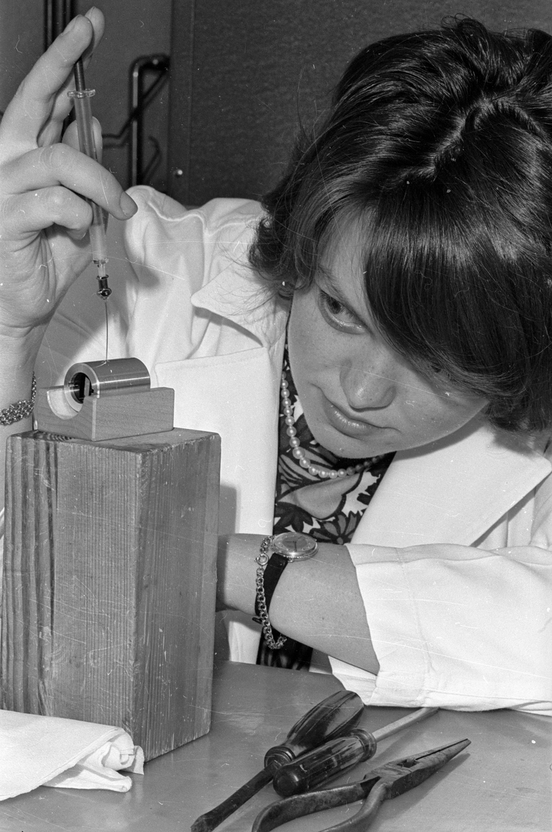 Maggie Miller i arbete, Biokemiska institutionen, Uppsala universitet 1965