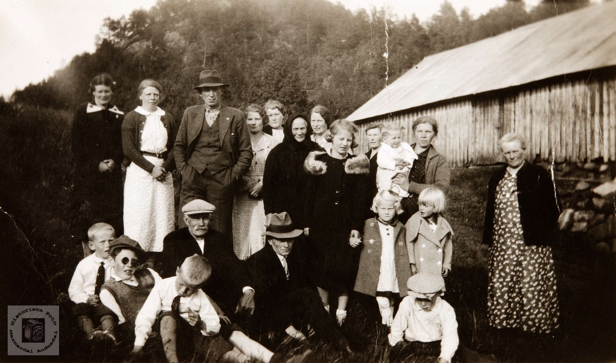 Familiesamling på Løvodden i Hauan, Birkeland i Konsmo Audnedal.