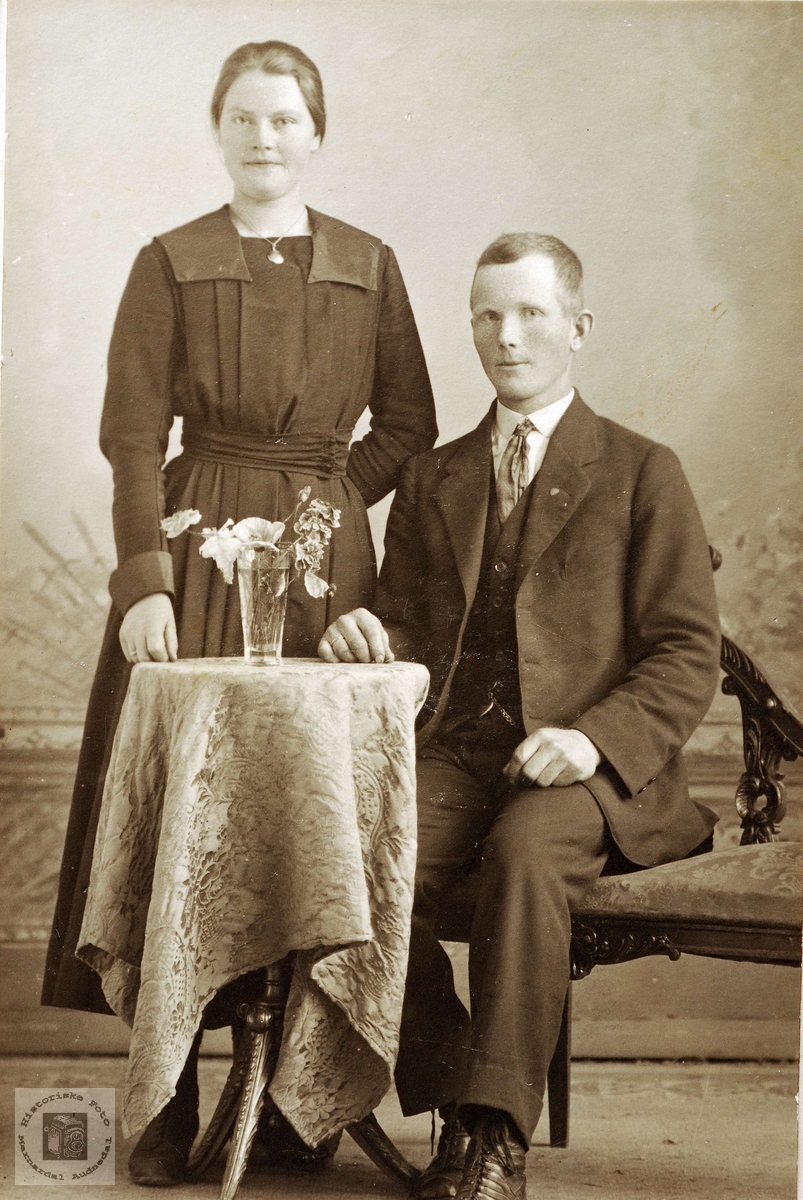 Portrett av ekteparet Guri og Fredrik Bransdal. Grindheim Audnedal.