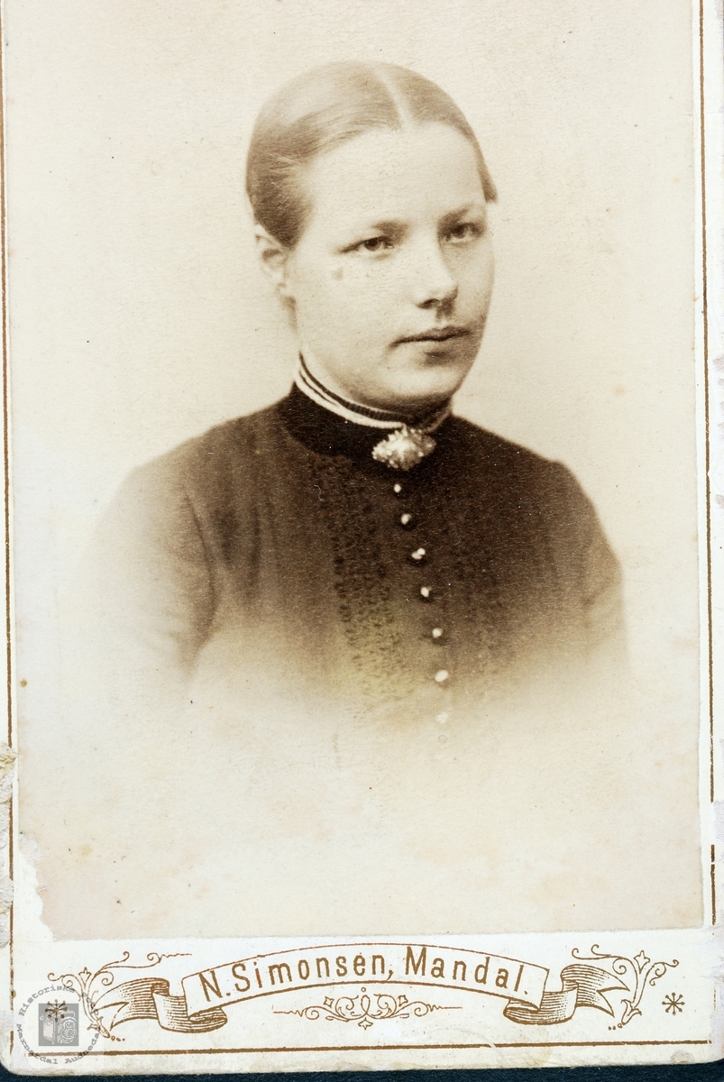 Portrett av Jørgine Fugletveit. Grindheim.