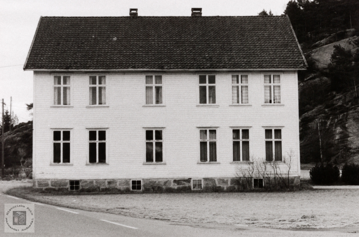 Det gamle kommunehuset på Konsmo. Audnedal.