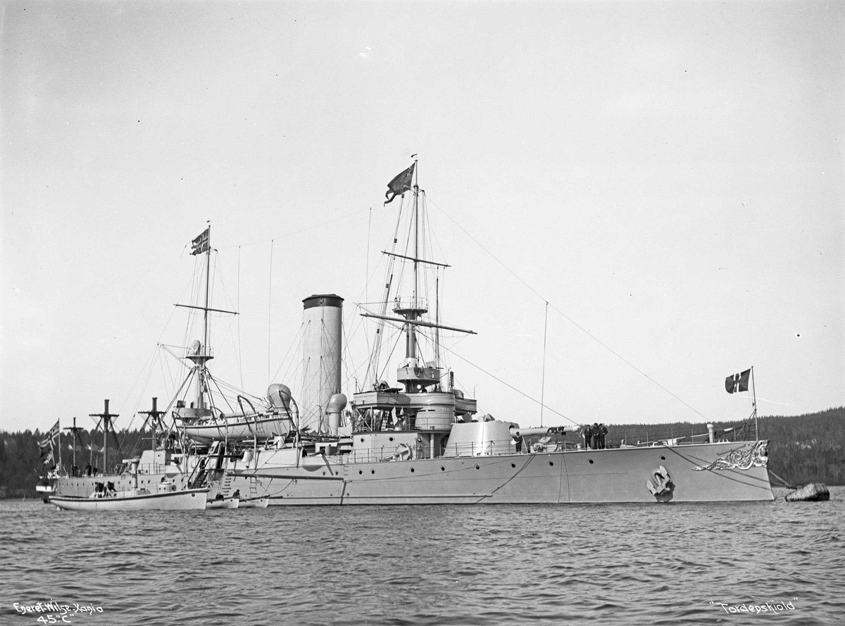 Panserskip Tordenskjold (b. 1897, Armstrong, Newcastle)