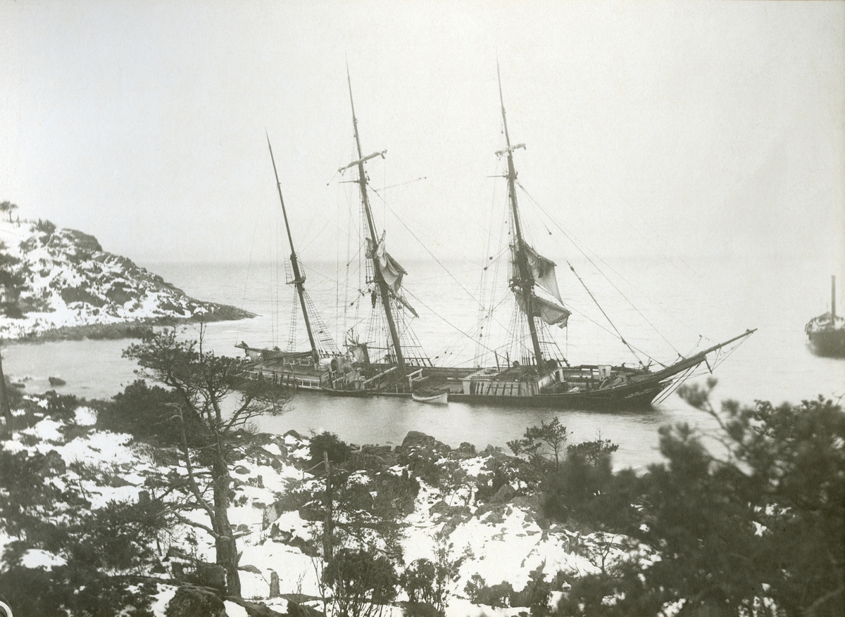 Seilskipet 'Pallas' (b. 1881) av Tvedestrabd forlist ved sydsiden av Jeløy julen 1919.