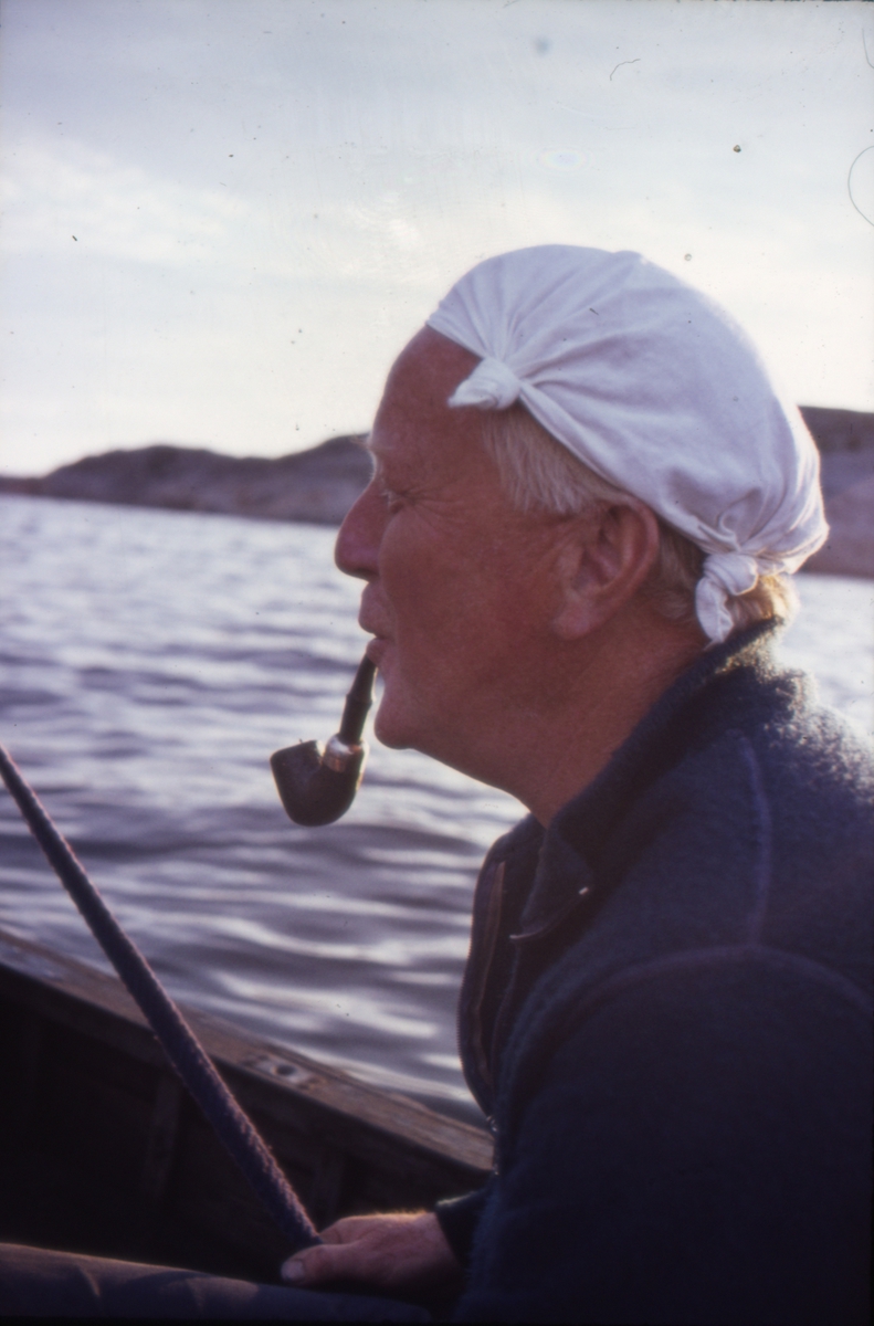 Svein Molaug ombord i båt