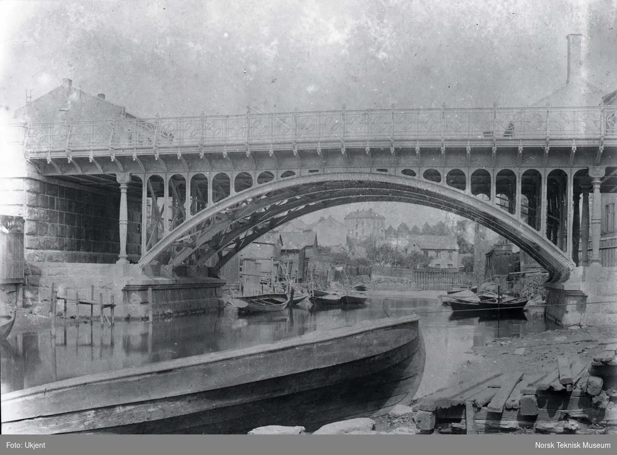Hausmannsbroen over Akerselva, trolig 1892