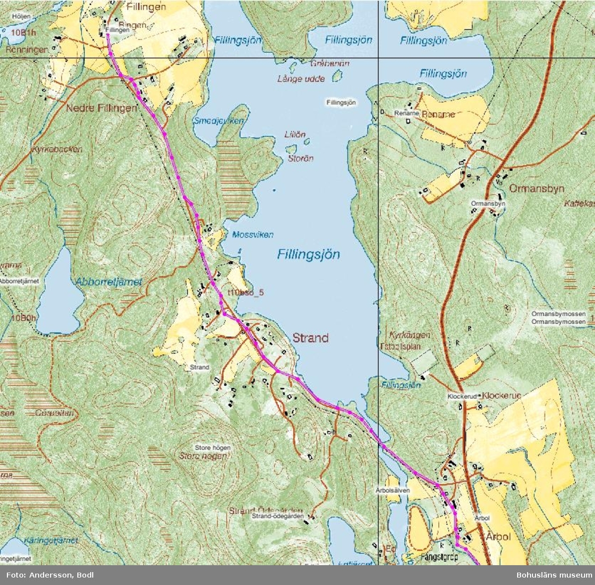 Den rosafärgade markeringen visar den tidigare Skojarevägens sträckning genom området.