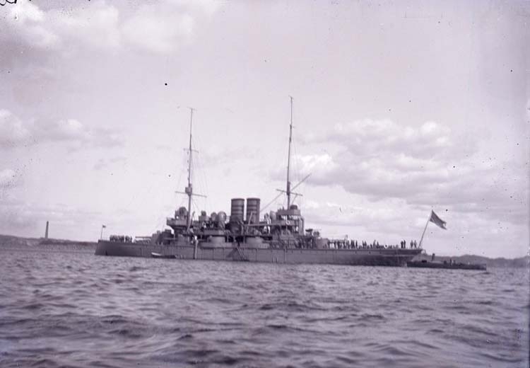 Enligt text som medföljde bilden: "Pansarbåt Thule aug. 11".