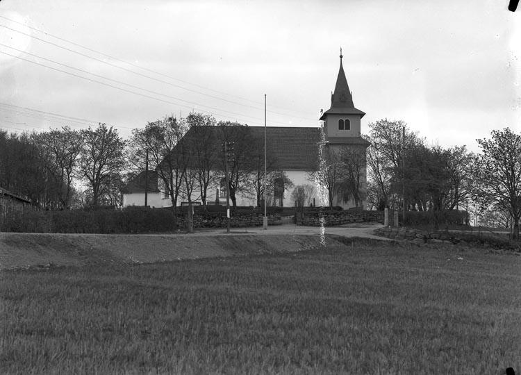 Enligt fotografens noteringar: "Över Foss kyrka."