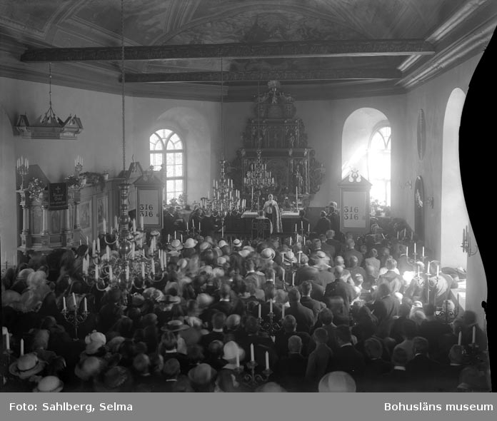 Text som medföljde bilden: "Biskop Rodhe. Installation i Svarteborg omkring år ?. Kyrkoherde Anderberg."