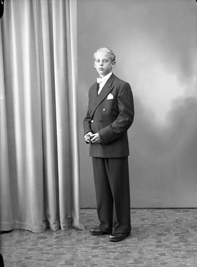 Enligt fotografens journal nr 7 1944-1950: "Pettersson, Gunnar Bråland St. Höga".