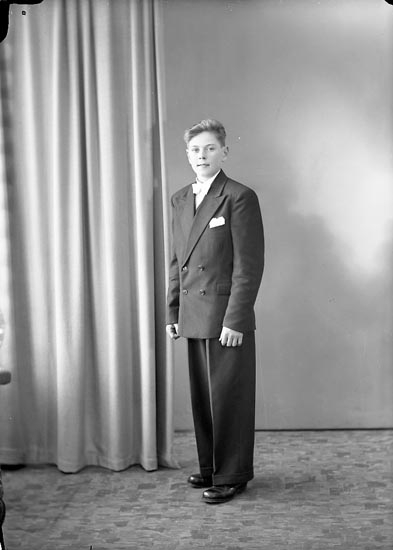 Enligt fotografens journal nr 7 1944-1950: "Olsson, Arnold, Reolseröd, Svanesund".