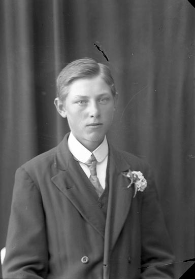 Enligt fotografens journal nr 2 1909-1915: "Johansson, Erik Måröd, Norum".