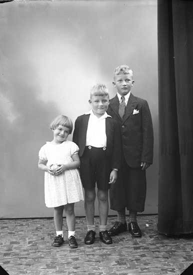 Enligt fotografens journal nr 6 1930-1943: "Johansson, Oskar barn Här".