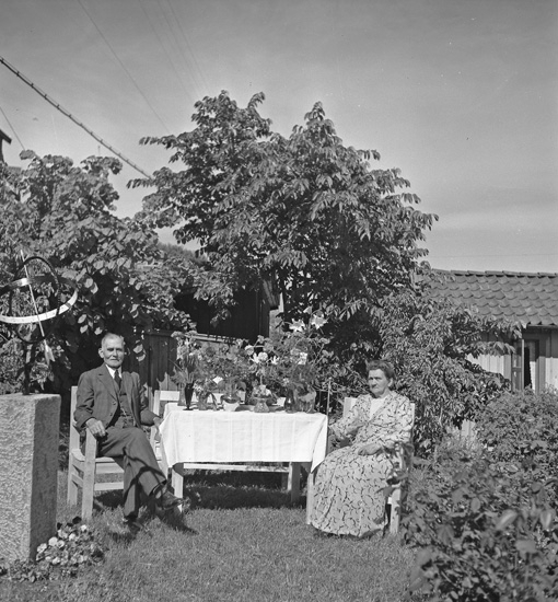 Text till bilden: "Fru Johansson 70 år. 1939.06.04".