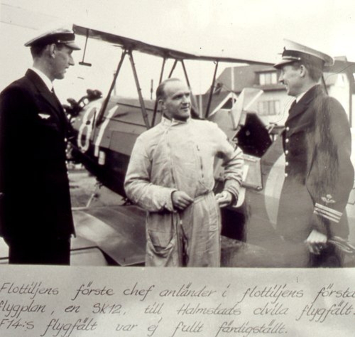 Överstelöjtnant Kristian Nilsson kommer till Halmstad på civila flygfältet, 1/7 1944.
