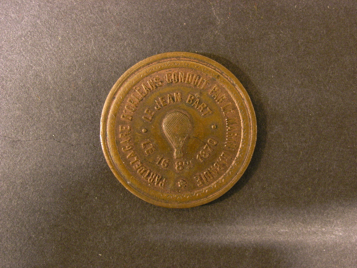 Medalj, präglad till minne av ballong- och brevpost samt av
Paris försvar under belägringen 1870-1871.