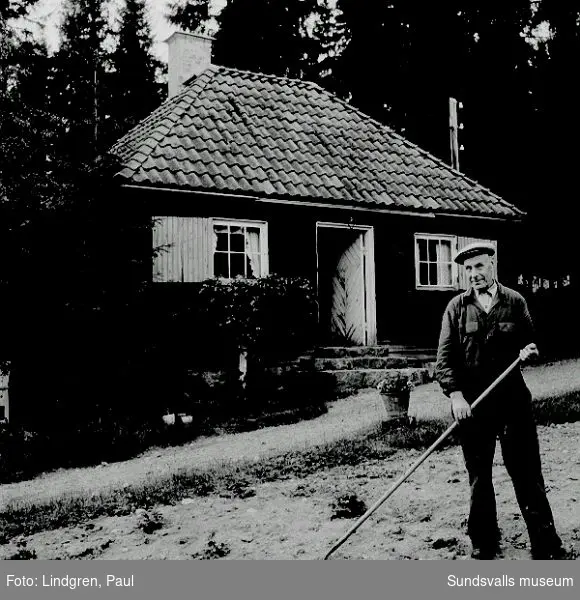 Villa Granliden, Stenvik. Sommarhus, uppfört 1917 av grosshandlare Wilhelm Österberg. Ombyggd under perioden 1930-1950.