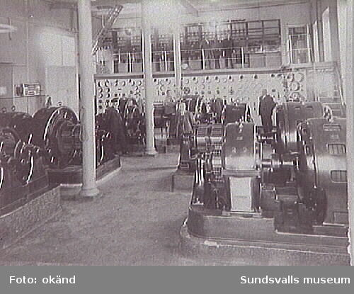 Sundsvalls elverks maskinsal med maskiner och instrumentering 1930 ca.Ur energiverkets samling.