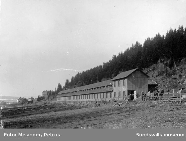Nordins repslageri där nu Repslagarvägen ligger, byggdes 1893 och var i drift så sent som 1946 (innehavare Sigurd Olsson). Denna repslagarbana var den enda i Sundsvall med tak. Den hade två våningar.