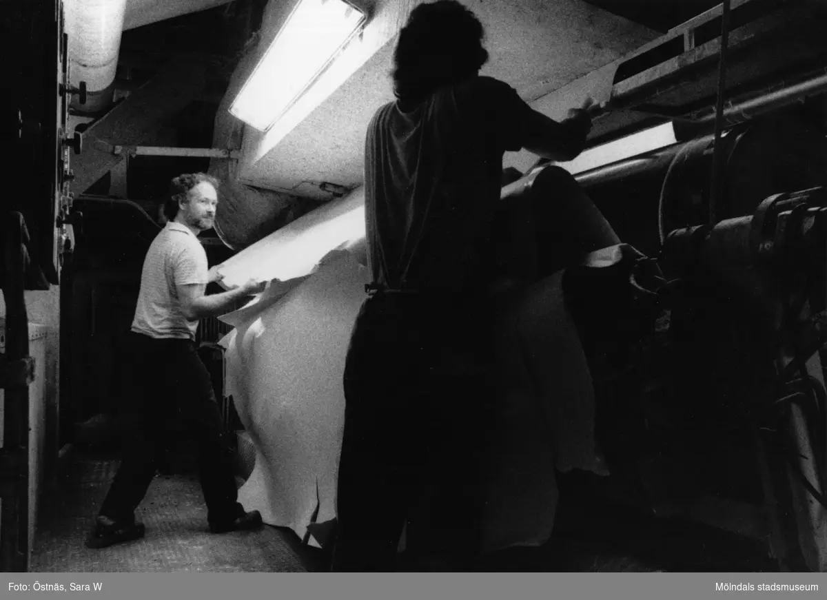 Juris Kuvalds i arbete vid banbrott på pappersbruket Papyrus i Mölndal, år 1990.