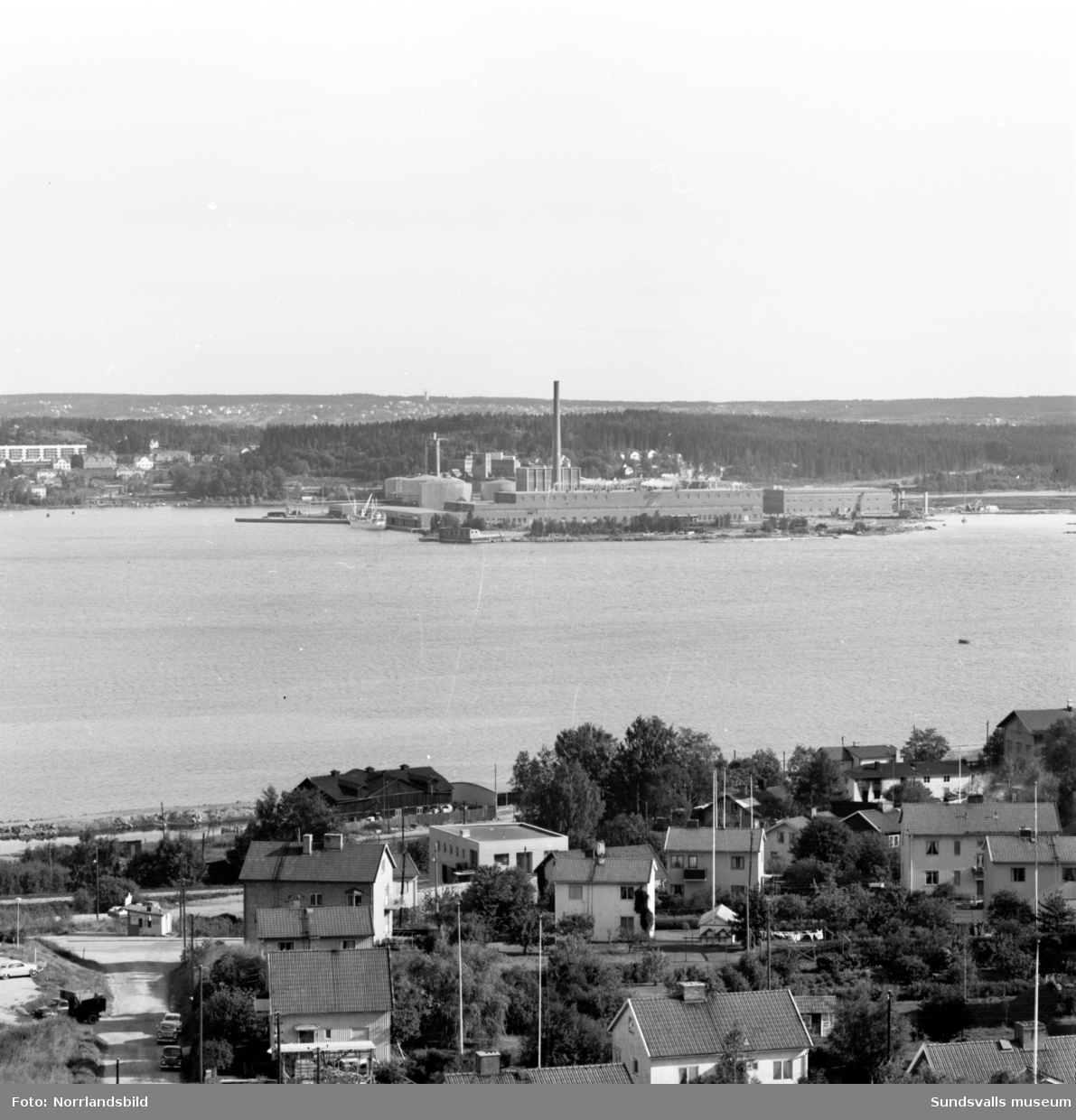 Utsikt över Sundsvall åt olika håll från höghuset på Skönsmon.