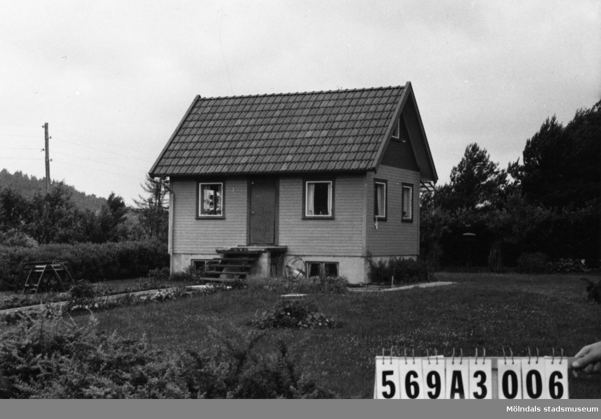 Byggnadsinventering i Lindome 1968. Skäggered 4:3.
Hus nr: 569A3006.
Benämning: fritidshus och redskapsbod.
Kvalitet, fritidshus: god.
Kvalitet, redskapsbod: mindre god.
Material: trä.
Tillfartsväg: framkomlig.
Renhållning: soptömning.
