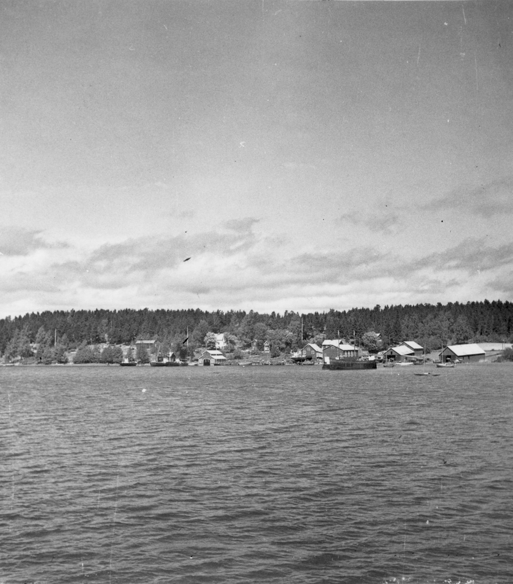 Uppland, Stockholms län, Frötuna skeppslag, Länna socken, Bergshamra. Bergshamra varv och verkstad från SV. juni 1950