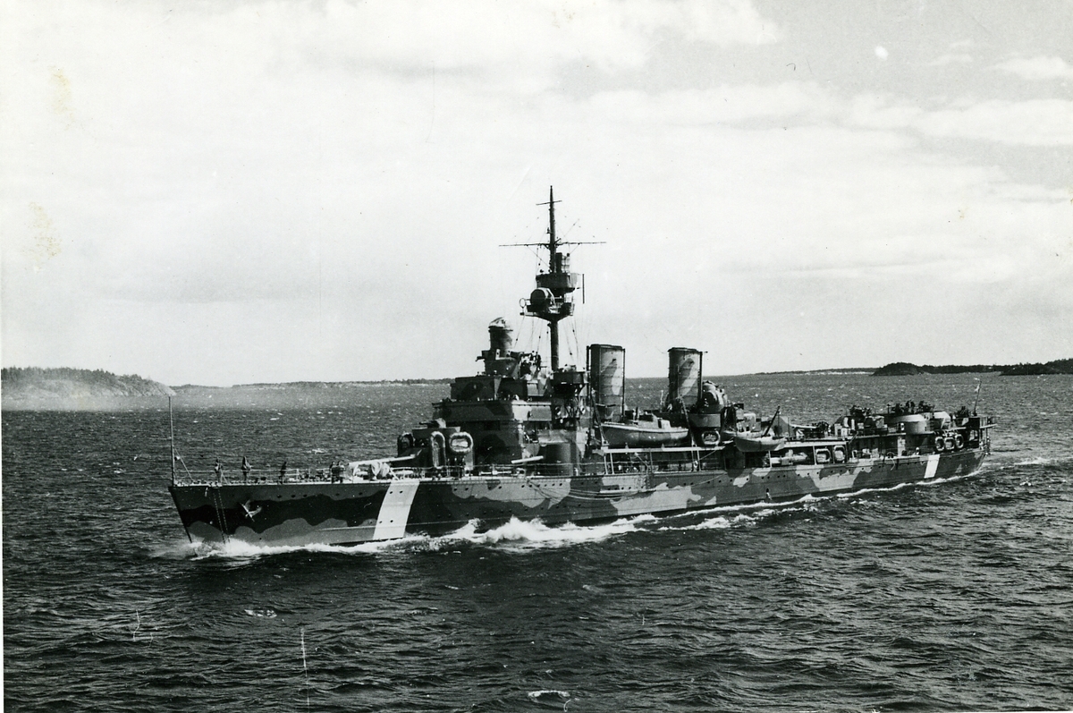 Kryssaren Gotland i Östersjön, 1945.
