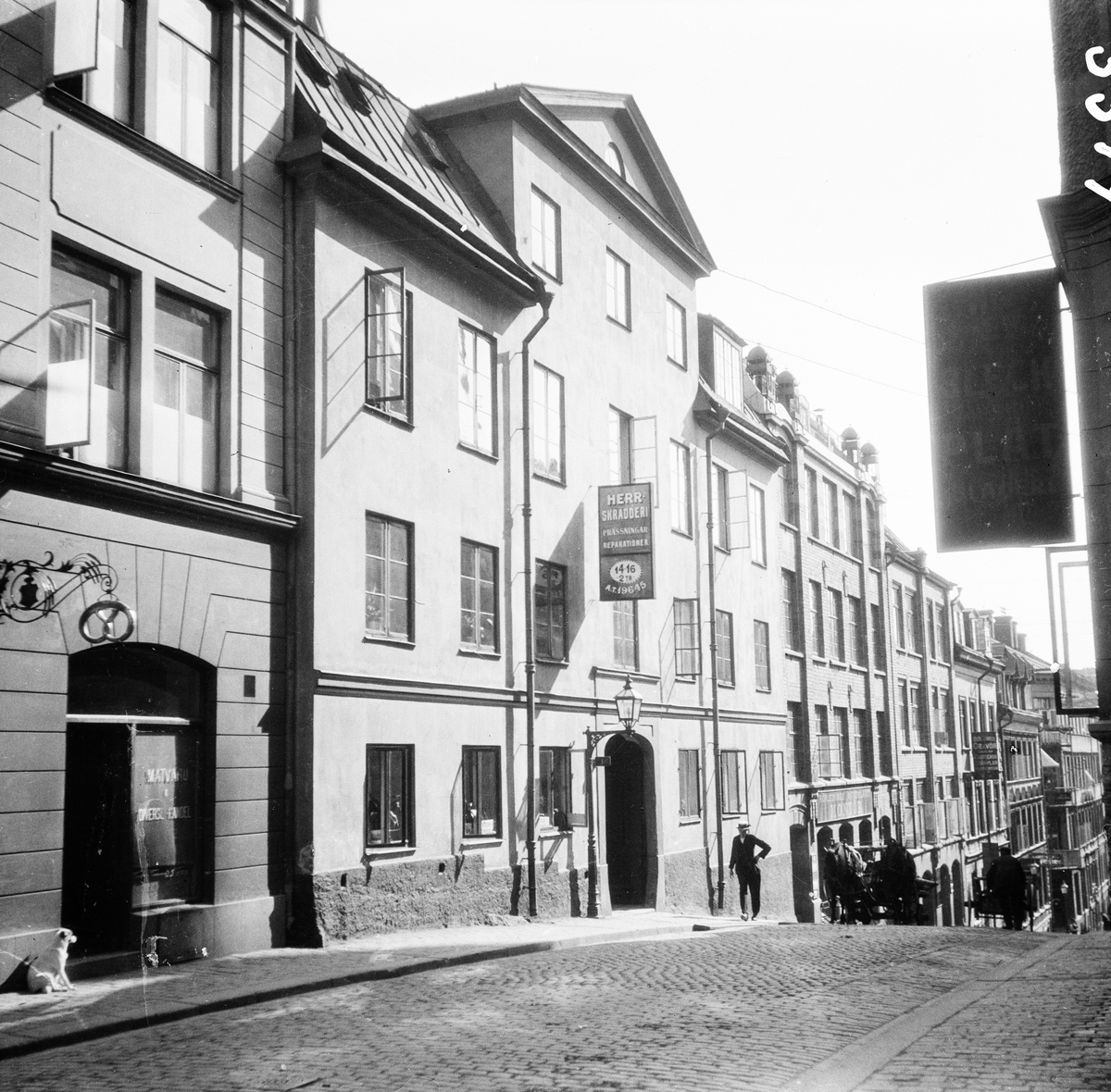 Mäster Samuelsgatan, Stockholm
Exteriör

Svensk arkitektur: kyrkor, herrgårdar med mera fotograferade av Arkitekturminnesföreningen 1908-23.