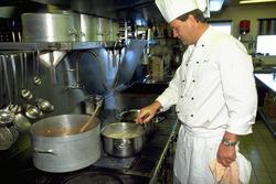 Ombord på Frigg boligplattformen QP - Kokken Kjell Larsen i 