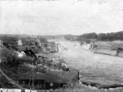 Oversiktsbilde over Sarpsfossen og Borregård på begge sider 