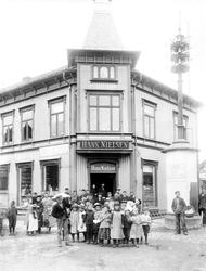 Hans Nielsens kolonialforretning i krysset Glemmengata og Br