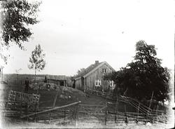 Busvendbua i Øymark vest, Marker.