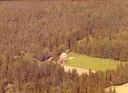 Skråfoto av  Bjørkelund på Gautestad, Rakkestad 13. juni 196