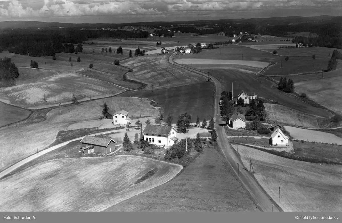 Langli skole   i Skiptvet, flyfoto 11. juni  1959.