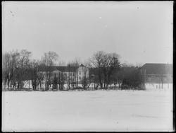 Borregaard hovedgård i Sarpsborg med hovedbygning og litt av