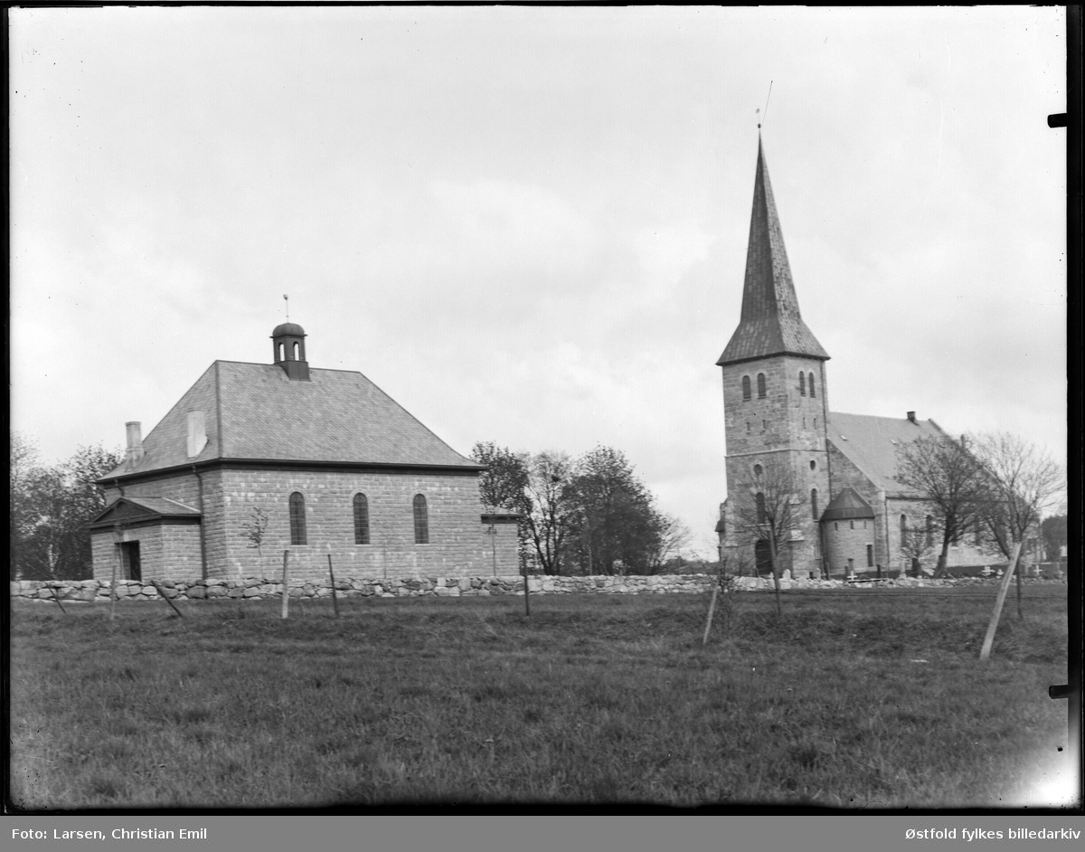 Tune kirke med kapell ca. 1930.