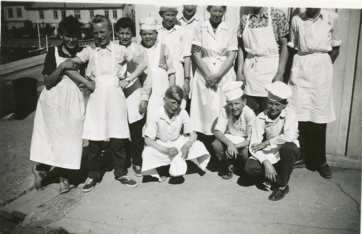 Elever fra skolekjøkkenet, Brevik