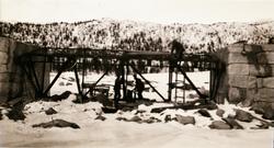 Skjerva? Bygging av damluker?