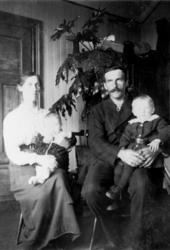 Familiebilde av ukjente